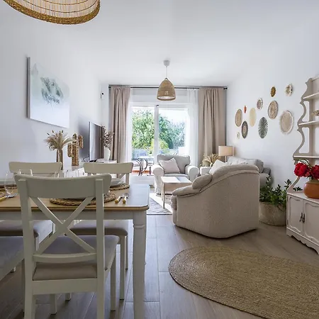 Apartment Chic & Bright Costa Ballena Getaway *