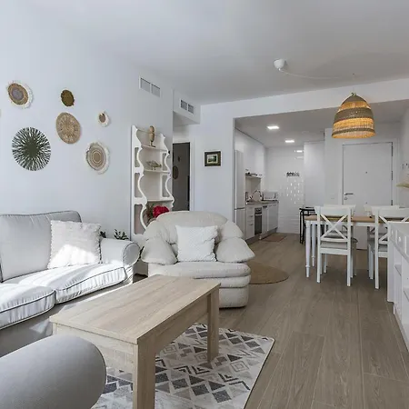 Chic & Bright Costa Ballena Getaway Apartment *